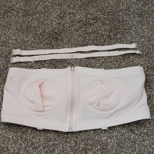 Hands free pumping bra